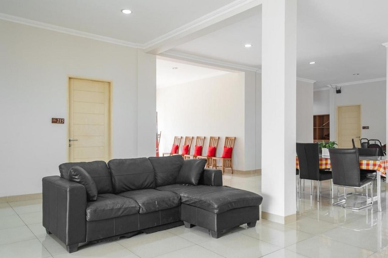 Reddoorz Near Siloam Karawaci 3 Hotel Tangerang Buitenkant foto