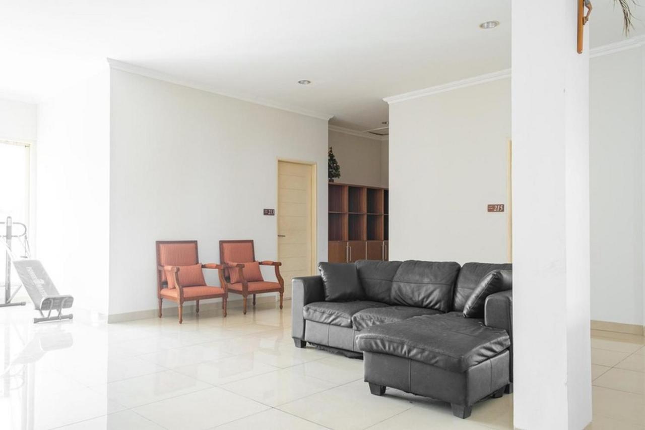 Reddoorz Near Siloam Karawaci 3 Hotel Tangerang Buitenkant foto