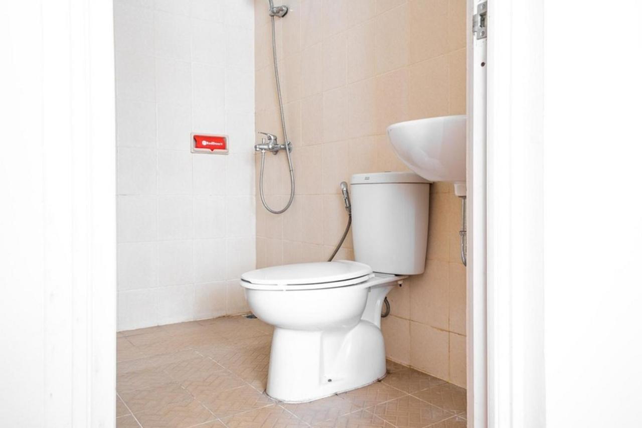 Reddoorz Near Siloam Karawaci 3 Hotel Tangerang Buitenkant foto
